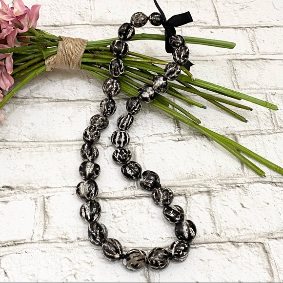 Kukui Nut HAWAIIAN Lei Black/White/Brown Oreo Crinkle Graduation 30” Necklace - Picture 1 of 7